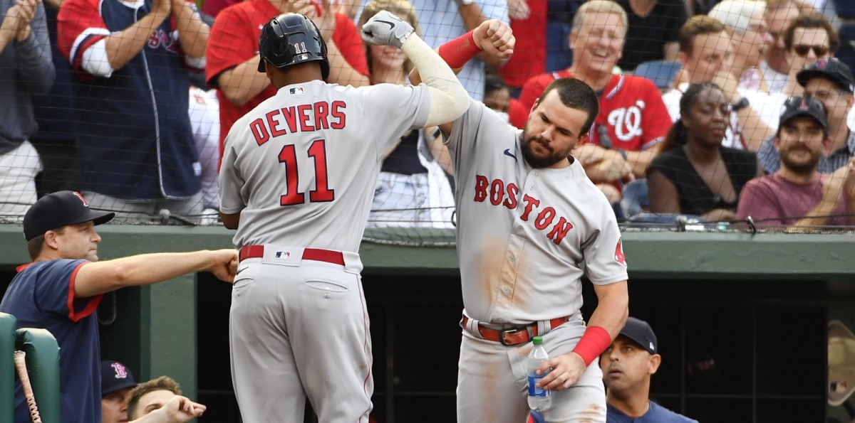 Former Hoosier Kyle Schwarber Scores Winning Run, Boston Red Sox Advance to  Playoffs - Sports Illustrated Indiana Hoosiers News, Analysis and More