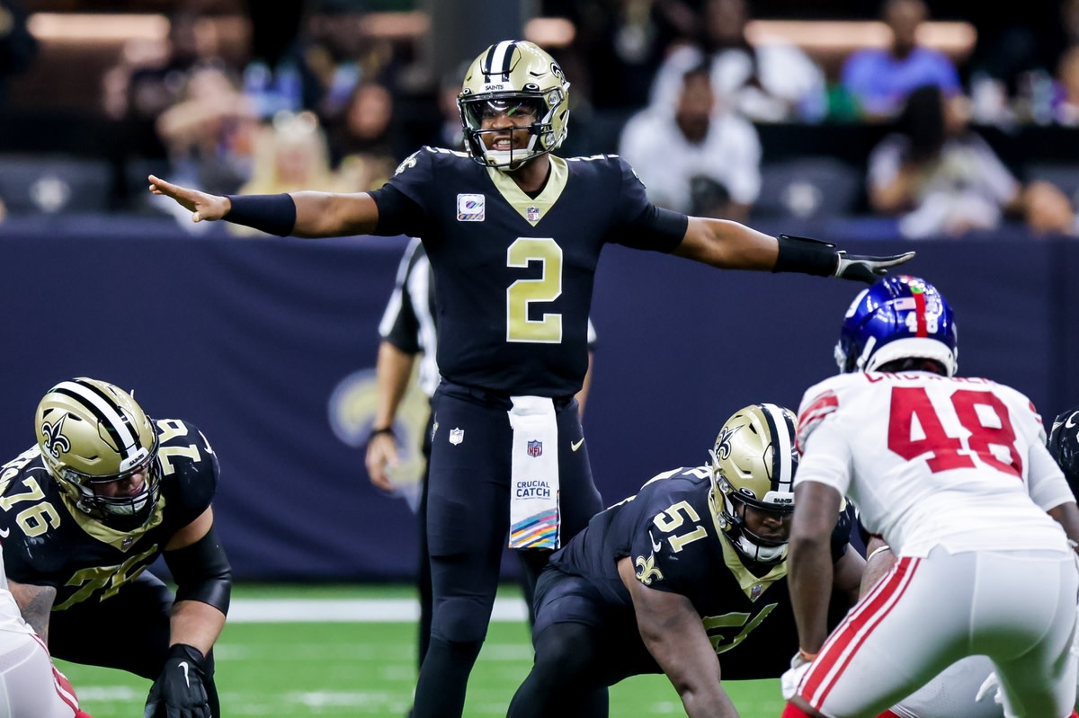 Oct 3, 2021; New Orleans, Louisiana, USA; New Orleans Saints quarterback Jameis Winston (2) calls a play against New York Giants linebacker Tae Crowder (48) during the second half at Caesars Superdome. Mandatory Credit: Stephen Lew-USA TODAY Sports
