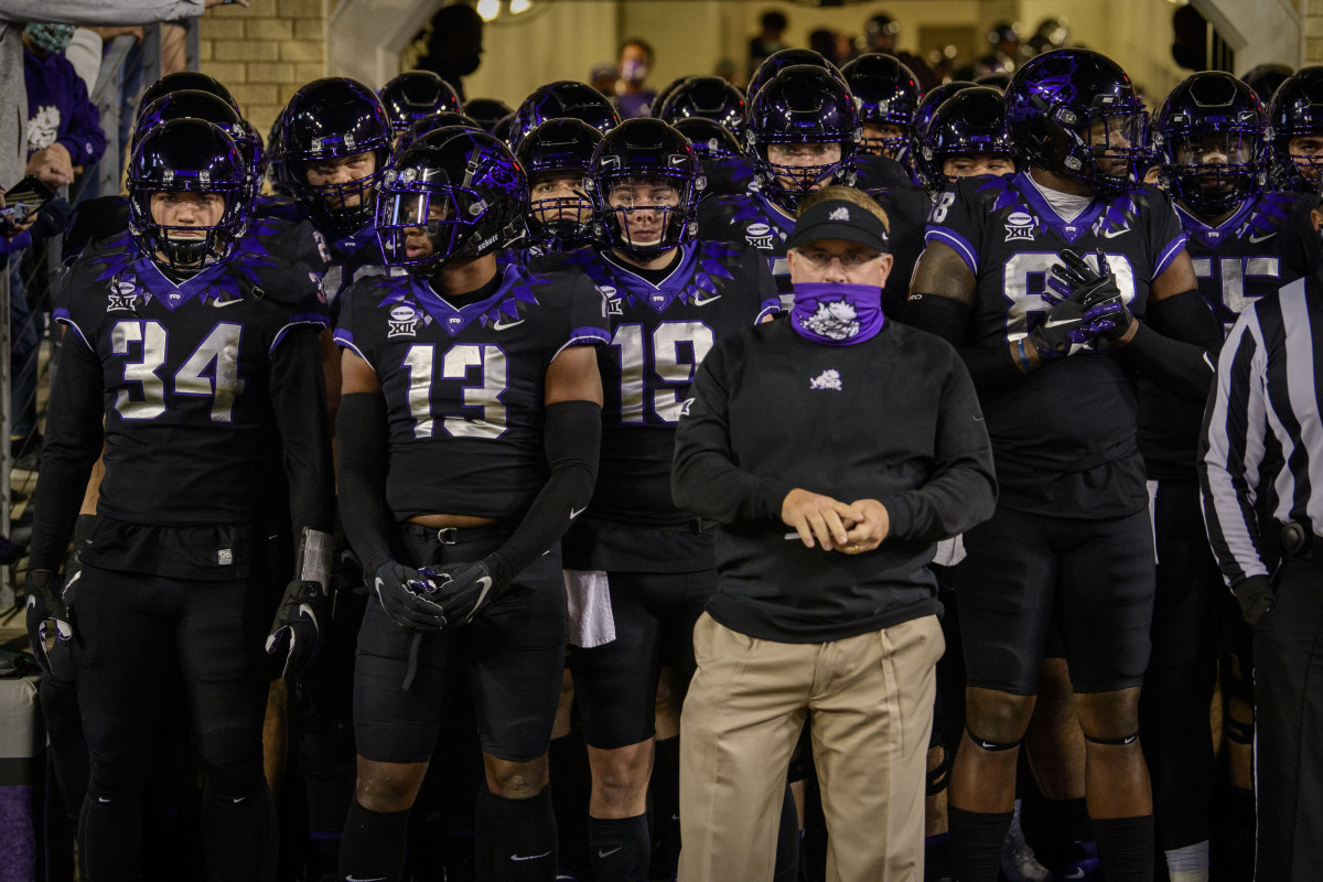 Gary Patterson pre game with his team