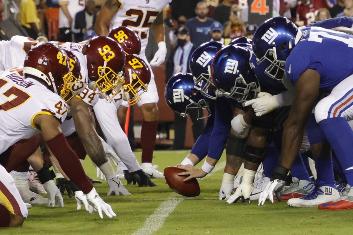 Sep 16, 2021; Landover, Maryland, USA; The New York Giants offense lines up against the Washington Football Team defense in the second quarter at FedExField.