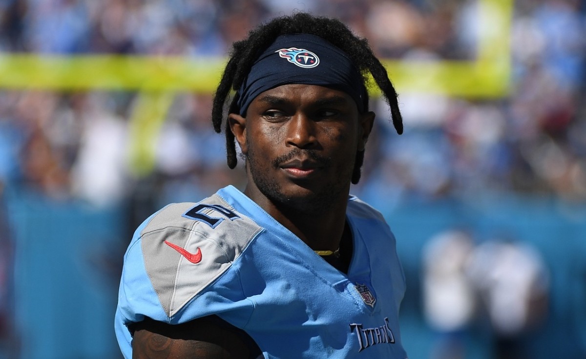 Tennessee Titans wide receiver Julio Jones (2) on the sideline during the second half against the Indianapolis Colts at Nissan Stadium.