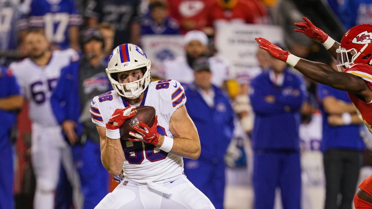 Bills tight end Dawson Knox (88) catches a pass against the Kansas City Chiefs Sunday night.