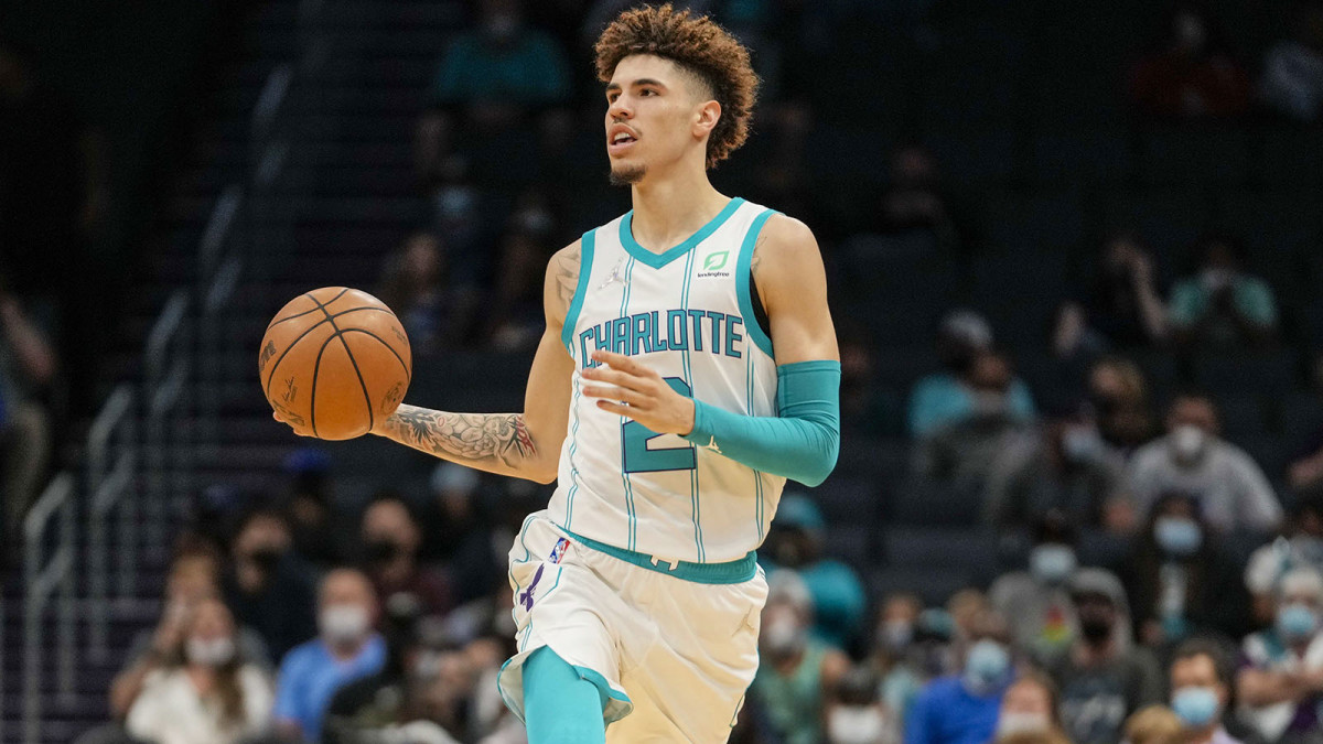 LaMelo Ball signed my shoe for me?!: Hornets' star stops to make