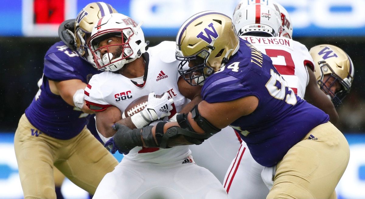 Taki Taimani (94) brings down an Arkansas State runner.