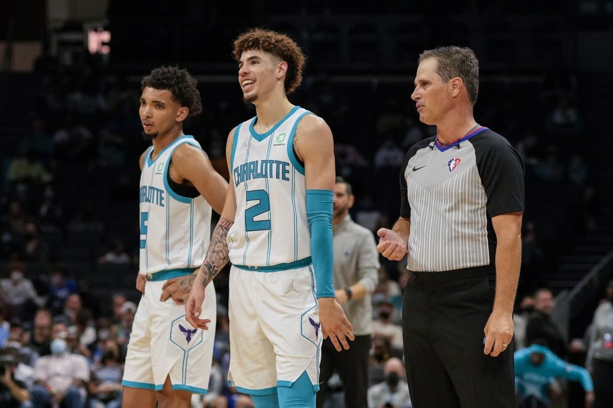 Check Out The Photo The Carolina Panthers Tweeted Of LaMelo Ball Before The Charlotte Hornets Play The Indiana Pacers - Sports Illustrated Indiana Pacers news, analysis and more - Vimarsana News