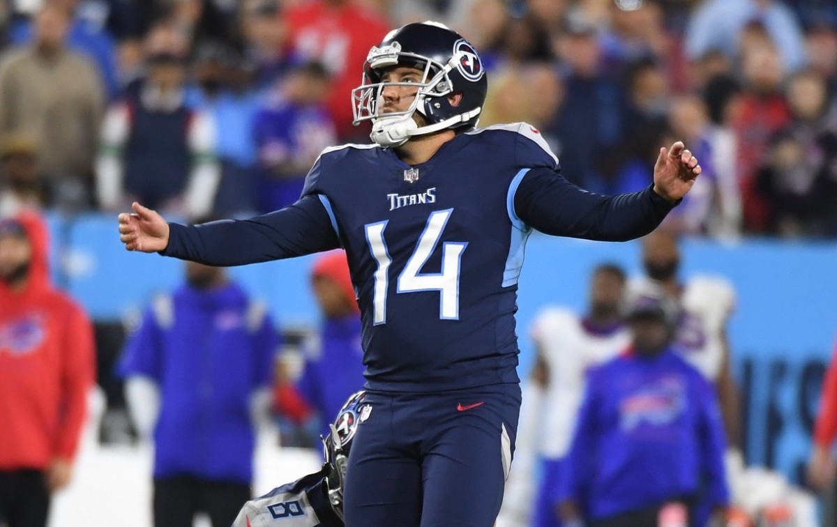 Watch Randy Bullock hit game-winning field goal for Tennessee Titans