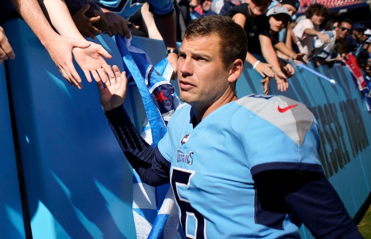 Tennessee Titans punter Brett Kern (6) high fives fans after they beat the Colts at Nissan Stadium Sunday, Sept. 26, 2021 in Nashville, Tenn.