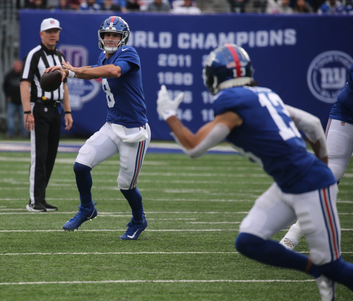 Giants quarterback Daniel Jones passes to Dante Pettis of the Giants in the second half as the Carolina Panthers faced the New York Giants at MetLife Stadium in East Rutherford, NJ on October 24, 2021.