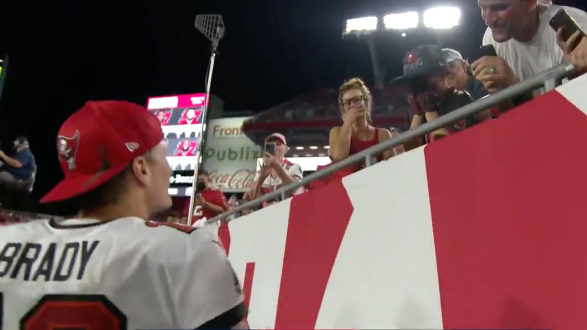 Tom Brady shares emotional moment with young fan who overcame cancer - Vimarsana News