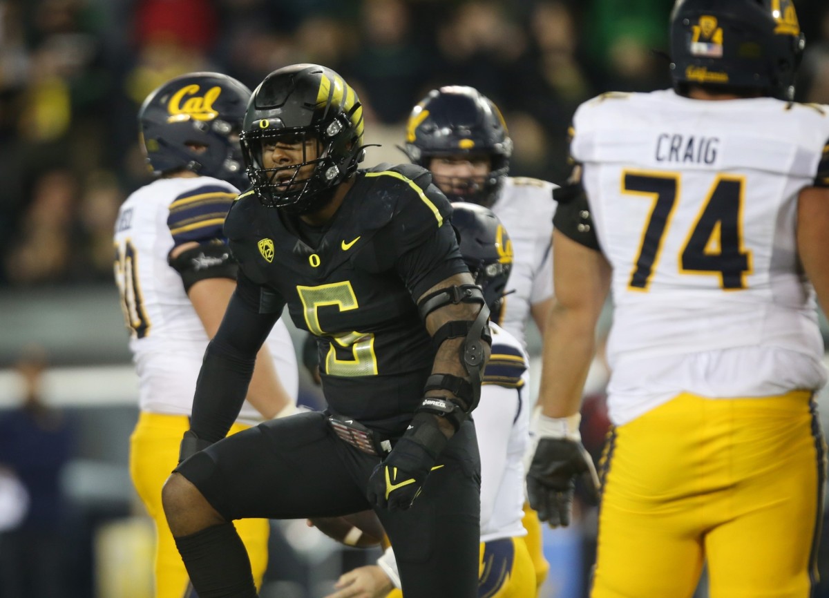 Oregon DE Kayvon Thibodeaux celebrates stop