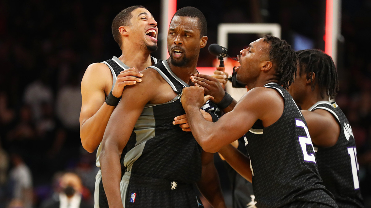 Sacramento Kings forward Harrison Barnes celebrates with teammates after hitting the game winning three pointer at the buzzer against the Phoenix Suns.