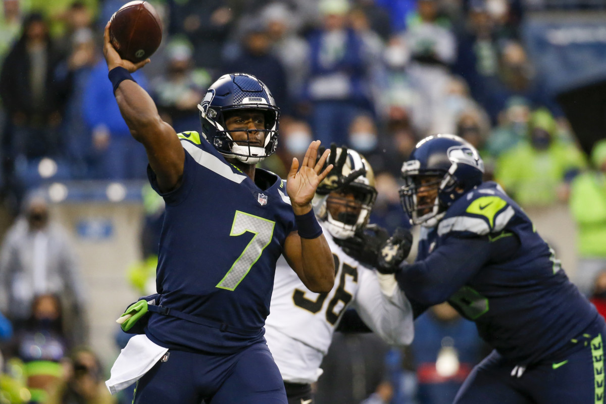 NFL: New Orleans Saints at Seattle Seahawks Oct 25, 2021; Seattle, Washington, USA; Seattle Seahawks quarterback Geno Smith (7) passes against the New Orleans Saints during the first quarter at Lumen Field. Mandatory Credit: Joe Nicholson-USA TODAY Sports