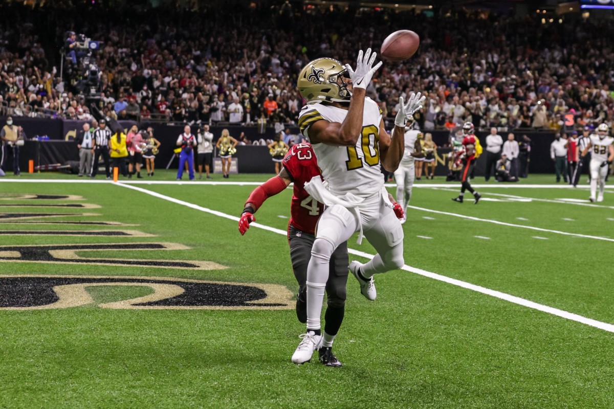 New Orleans Saints receiver Tre'Quan Smith (10) catches a touchdown over Tampa Bay cornerback Ross Cockrell (43). Mandatory Credit: Stephen Lew-USA TODAY Sports
