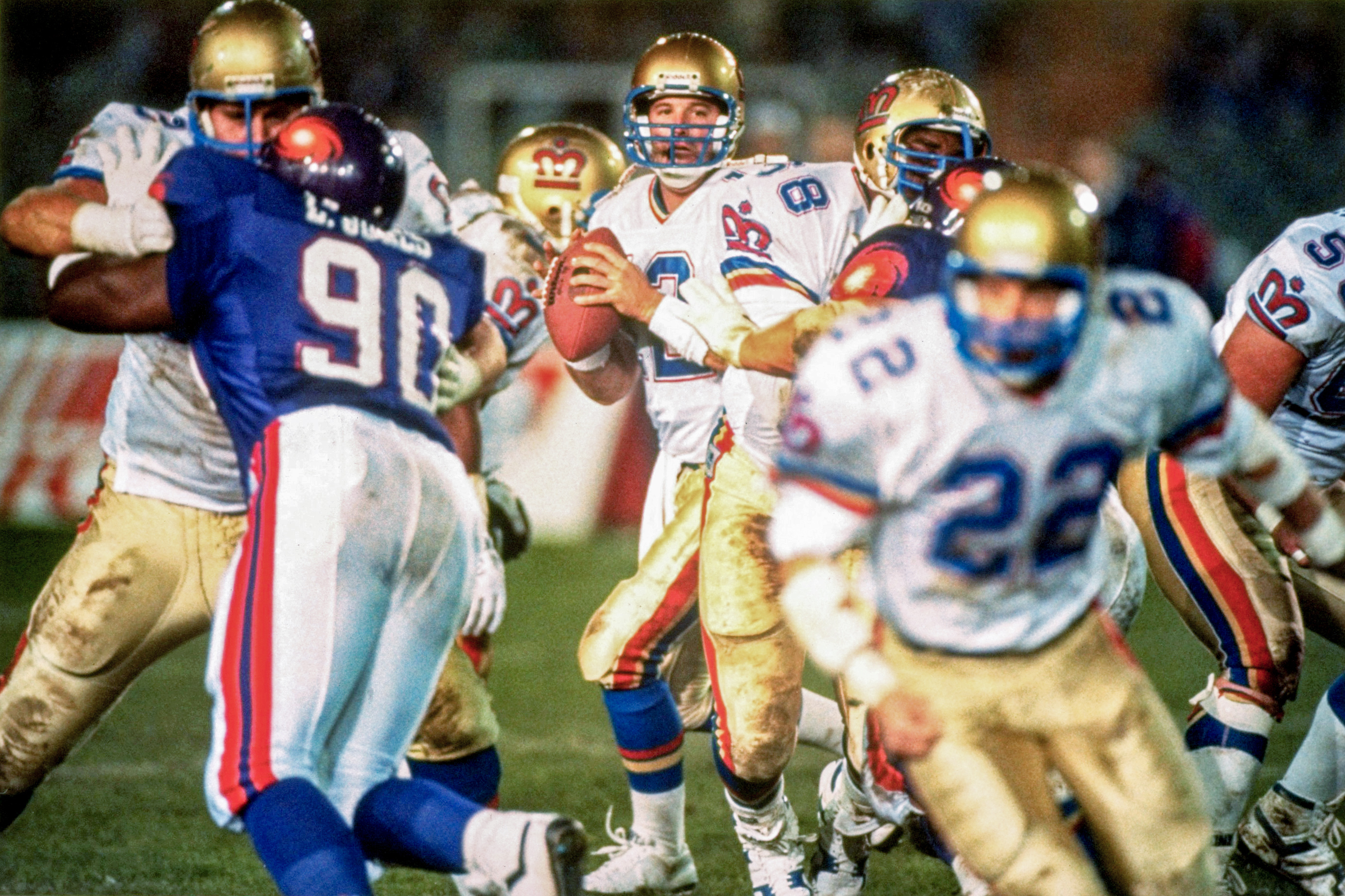 London Monarchs QB John Witkowski drops back in the pocket during a game against the Frankfurt Galaxy in 1991.