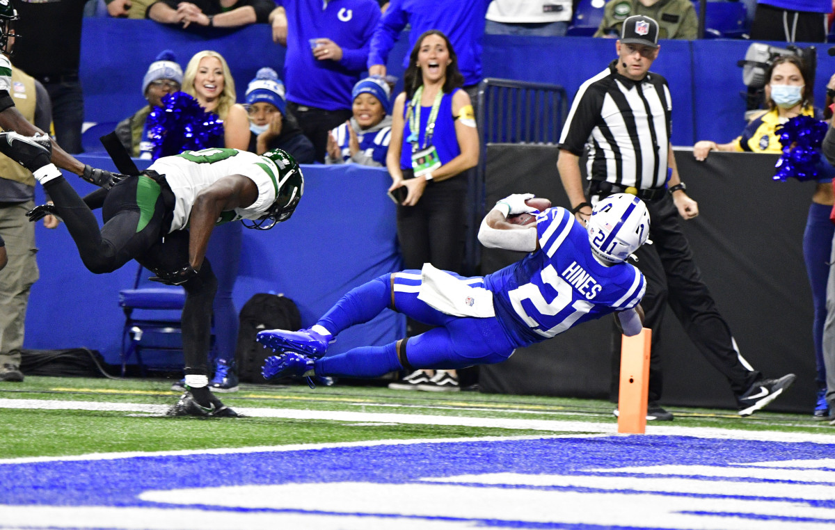 Nov 4, 2021; Indianapolis, Indiana, USA; Indianapolis Colts running back Nyheim Hines (21) dives into the end zone for a touchdown during the first quarter against the New York Jets at Lucas Oil Stadium.