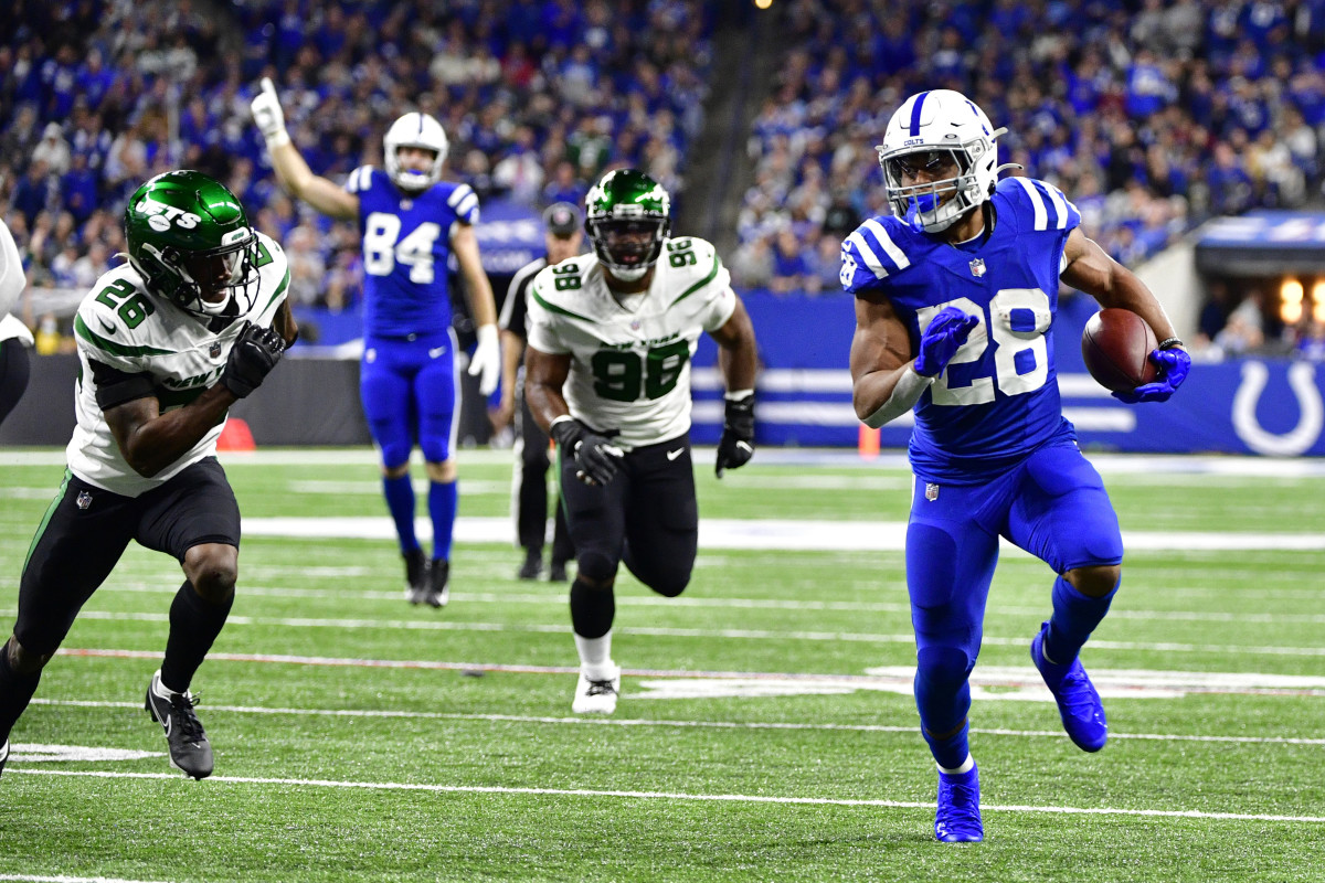 Nov 4, 2021; Indianapolis, Indiana, USA; Indianapolis Colts running back Jonathan Taylor (28) runs the ball toward the end zone for a touchdown in the second quarter against the New York Jets at Lucas Oil Stadium.