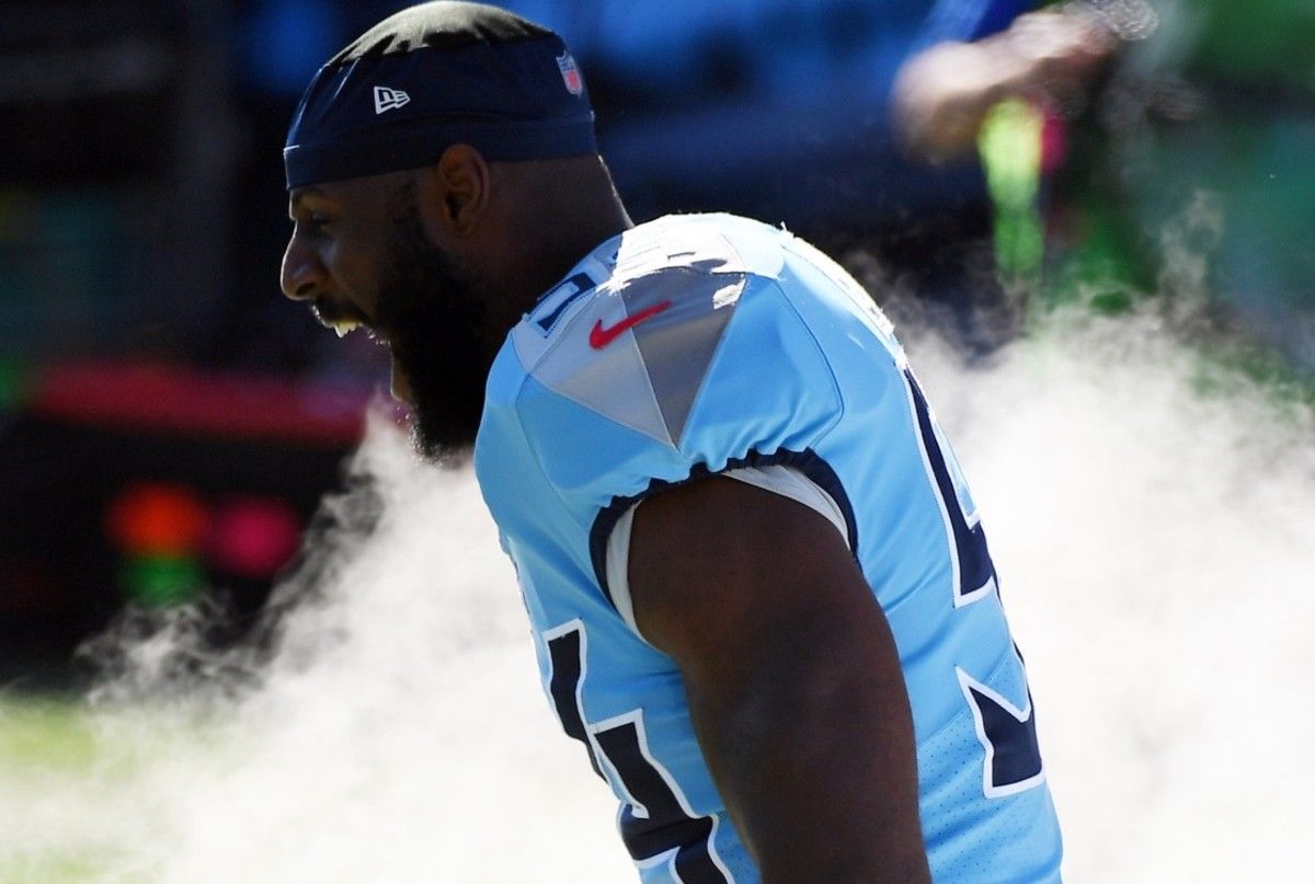 Tennessee Titans inside linebacker Rashaan Evans (54) takes the field during player introductions before the game against the Chicago Bears at Nissan Stadium.