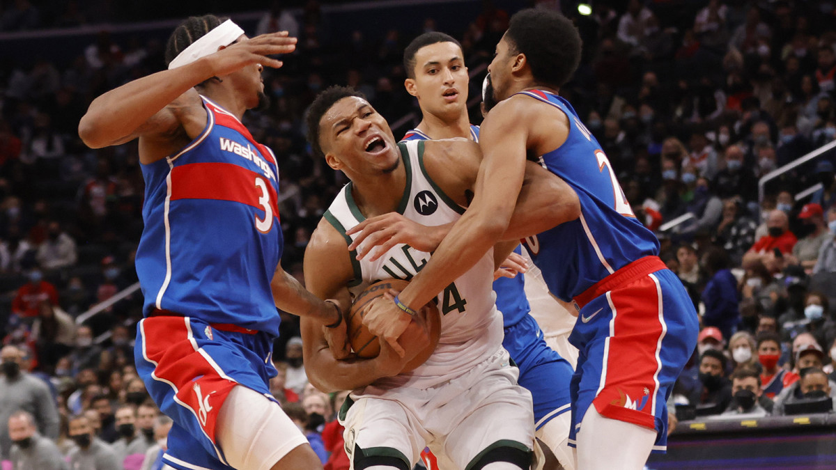 Giannis fights off the Wizards