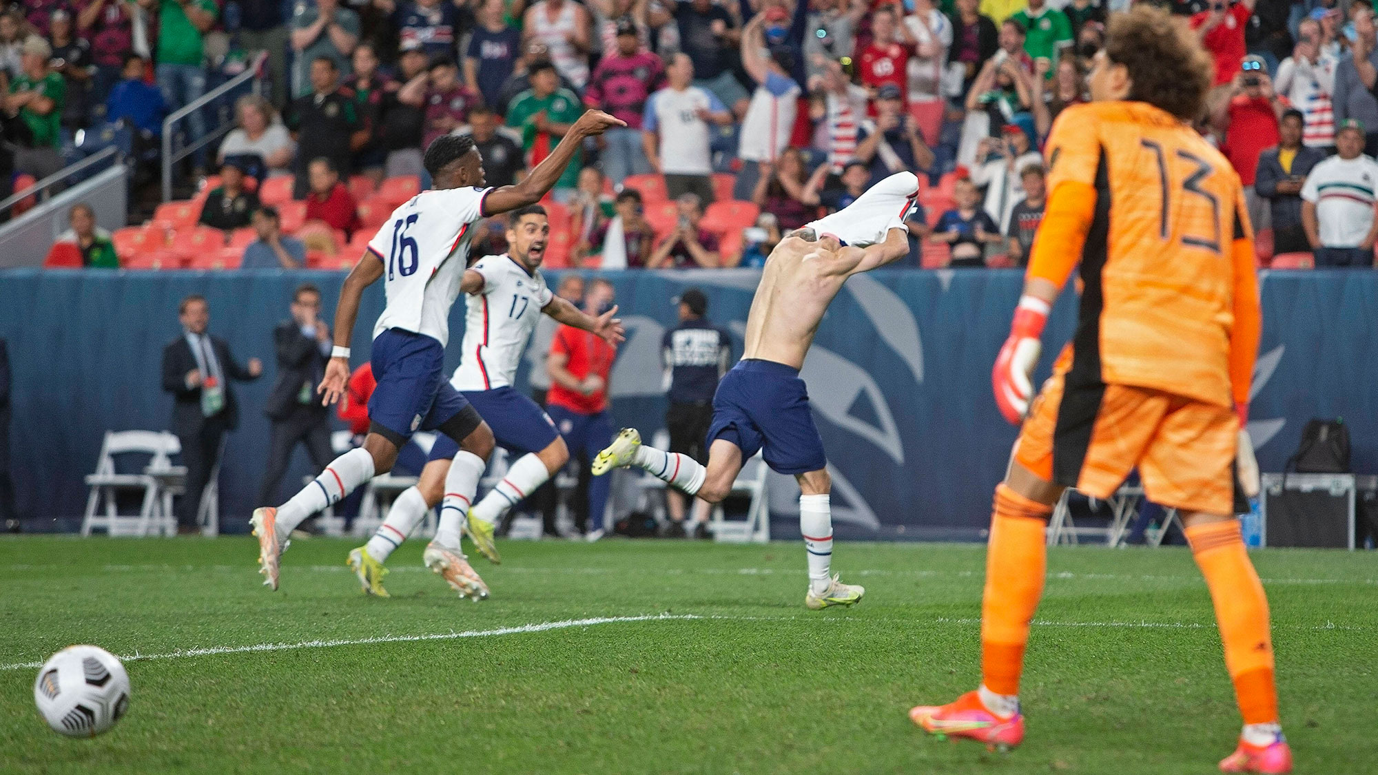 Christian Pulisic scores for the USA vs. Mexico in the Nations League final