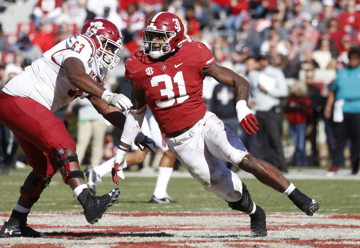 Will Anderson Jr. rushes the passer against New Mexico State