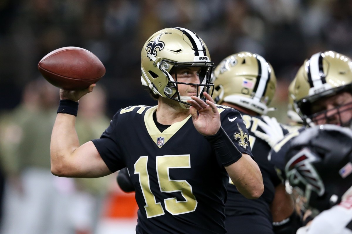 New Orleans Saints quarterback Trevor Siemian (15) makes a throw against the Atlanta Falcons. Mandatory Credit: Chuck Cook-USA TODAY 