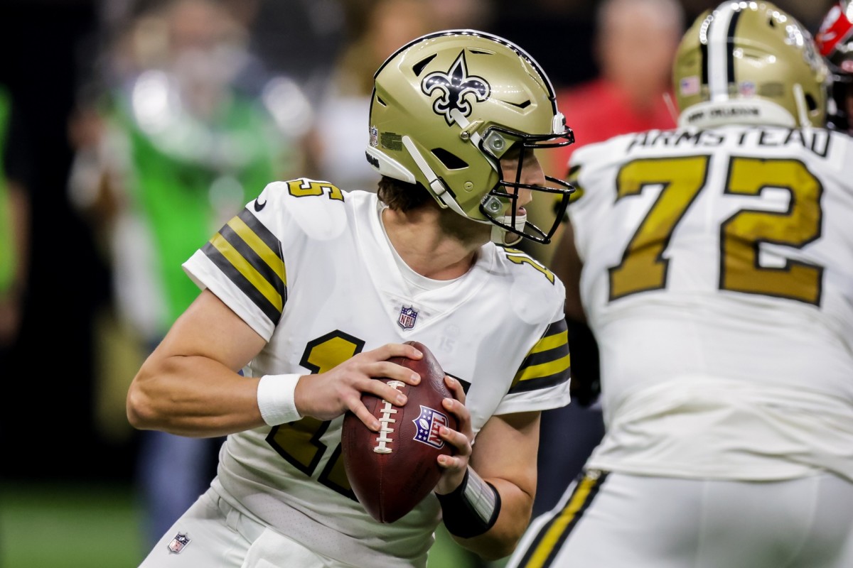 New Orleans Saints quarterback Trevor Siemian (15) drops back top pass against Tampa. Mandatory Credit: Stephen Lew-USA TODAY Sports