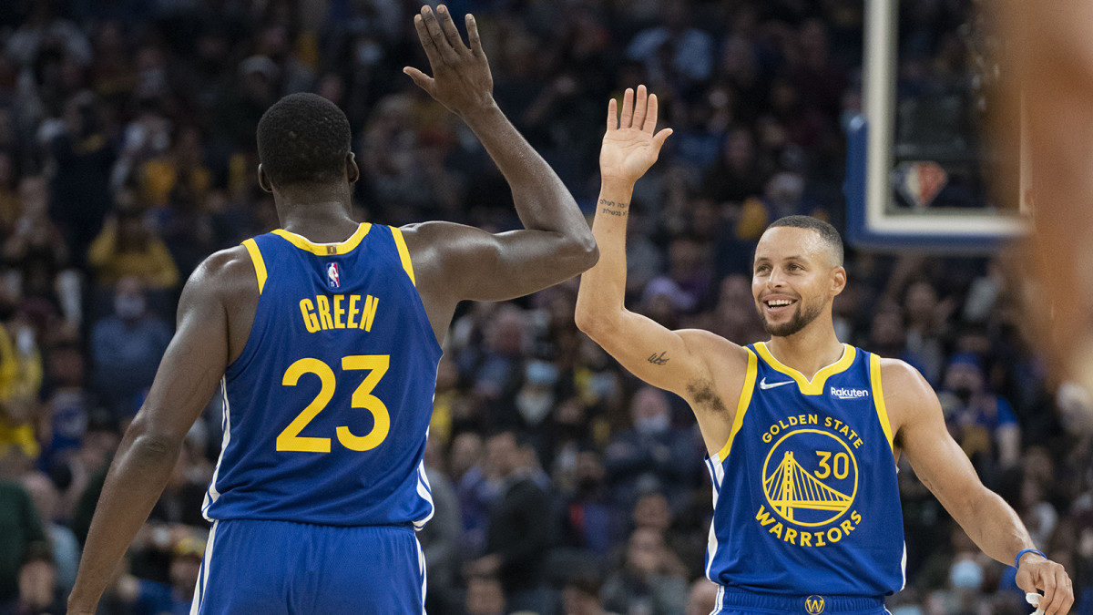 Draymond Green and Stephen Curry celebrate