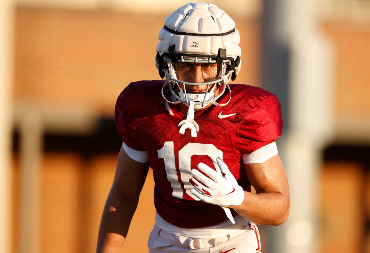 What Henry To'oTo'o is Looking for in a Partner at Inside Linebacker - Vimarsana News