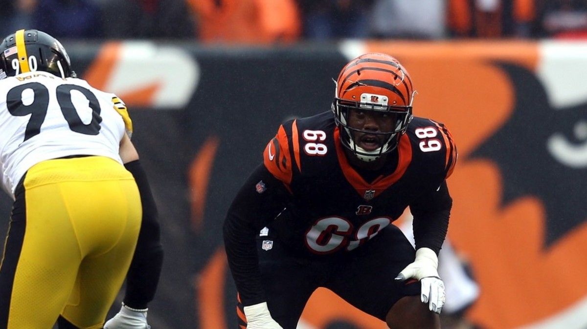 The Bills have signed tackle Bobby Hart (right).