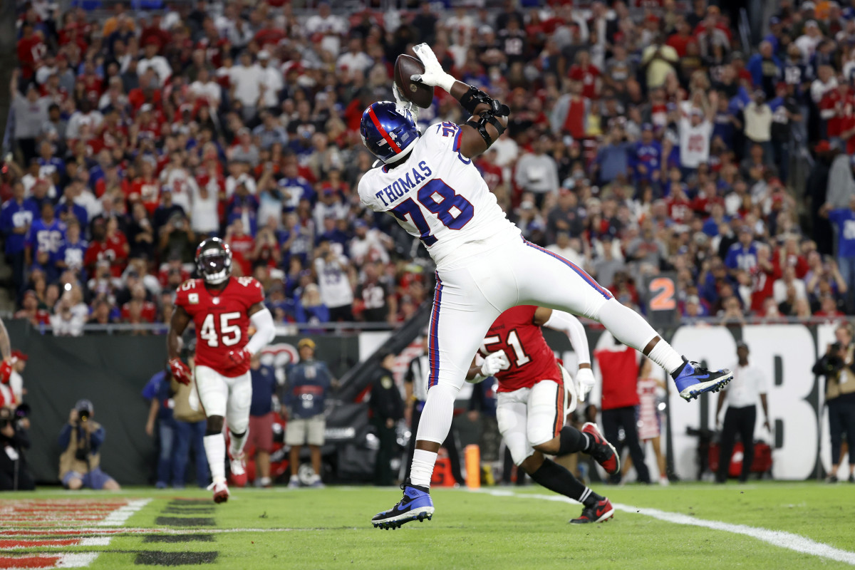 Nov 22, 2021; Tampa, Florida, USA;New York Giants offensive tackle Andrew Thomas (78) scores a touchdown against the Tampa Bay Buccaneers during the second quarter at Raymond James Stadium.