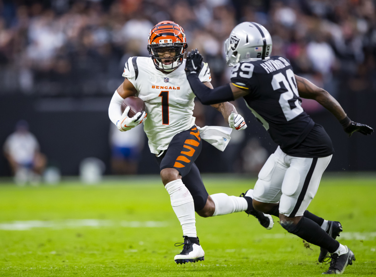 Recapping the NFL games over the weekend for dynasty fantasy football teams. What all happened and how can you push for the fantasy football playoffs?