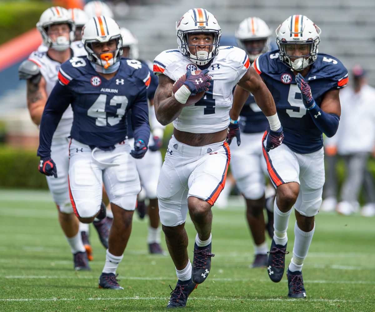 Alabama Players Evaluate Auburn RB Tank Bigsby - Vimarsana News