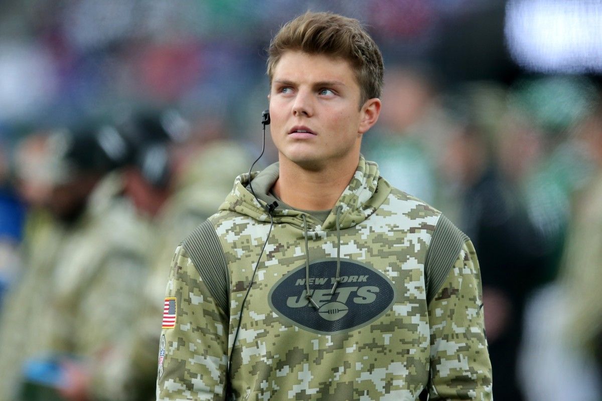 Jets QB Zach Wilson on sideline