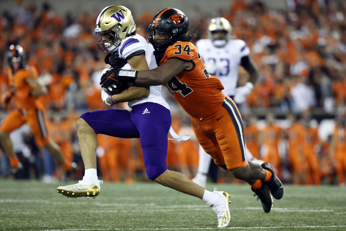 Washington Huskies wide receiver Jalen McMillan (left) is tackled by Oregon State Beavers inside linebacker Avery Roberts (34).