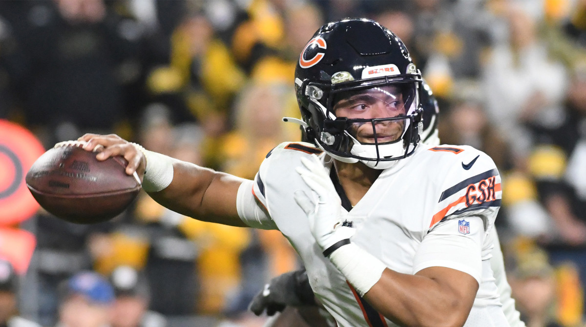 Nov 8, 2021; Pittsburgh, Pennsylvania, USA; Chicago Bears quarterback Justin Fields (1) throws a fourth quarter pass against the Pittsburgh Steelers at Heinz Field.