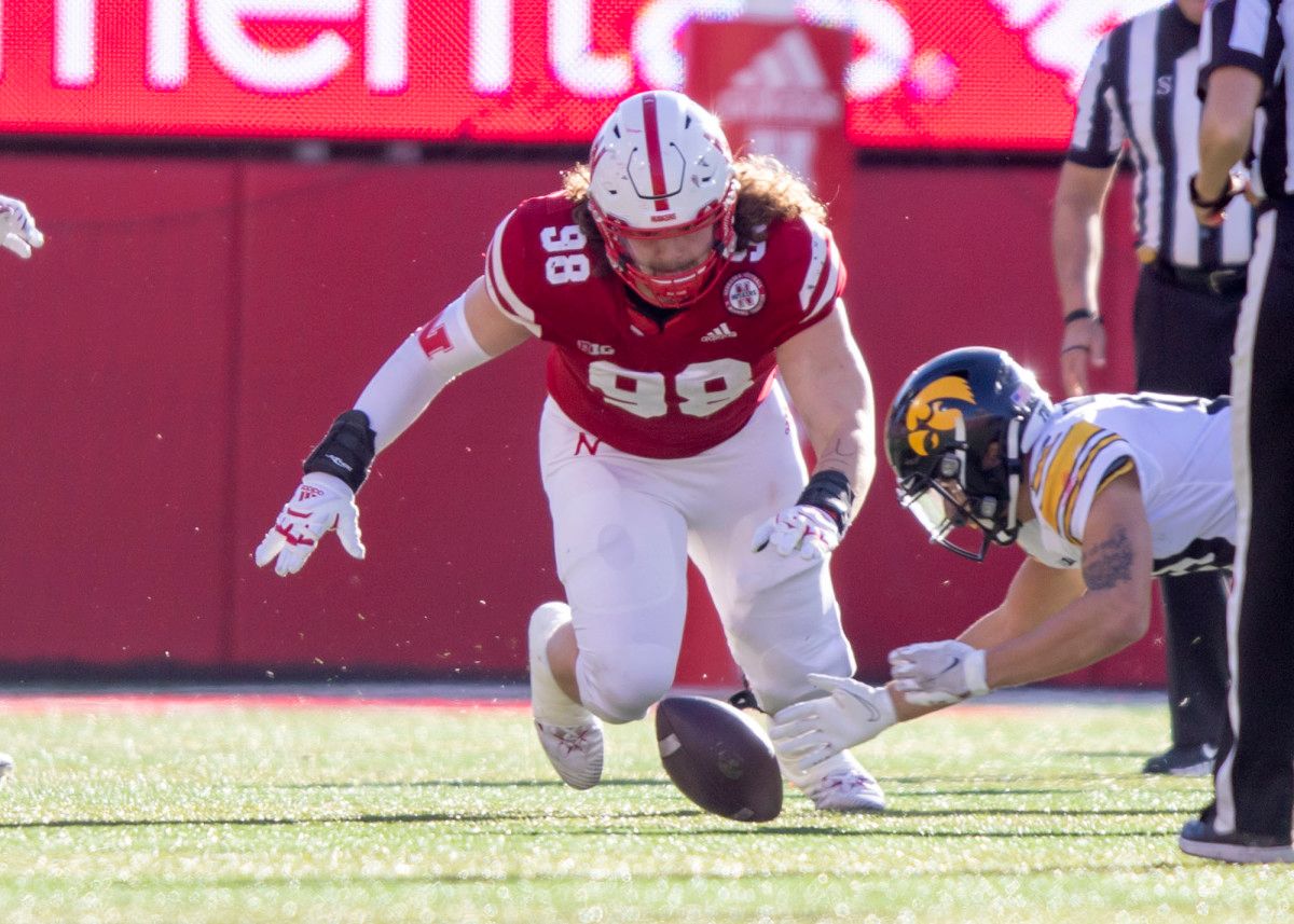 Casey Rogers and Arland Bruce IV go after fumble 3Q 2021 Iowa