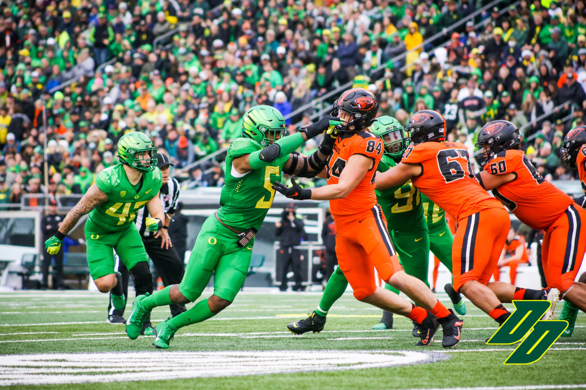 Kayvon Thibodeaux rushes the passer against Oregon State tight end Teagan Quitoriano. 