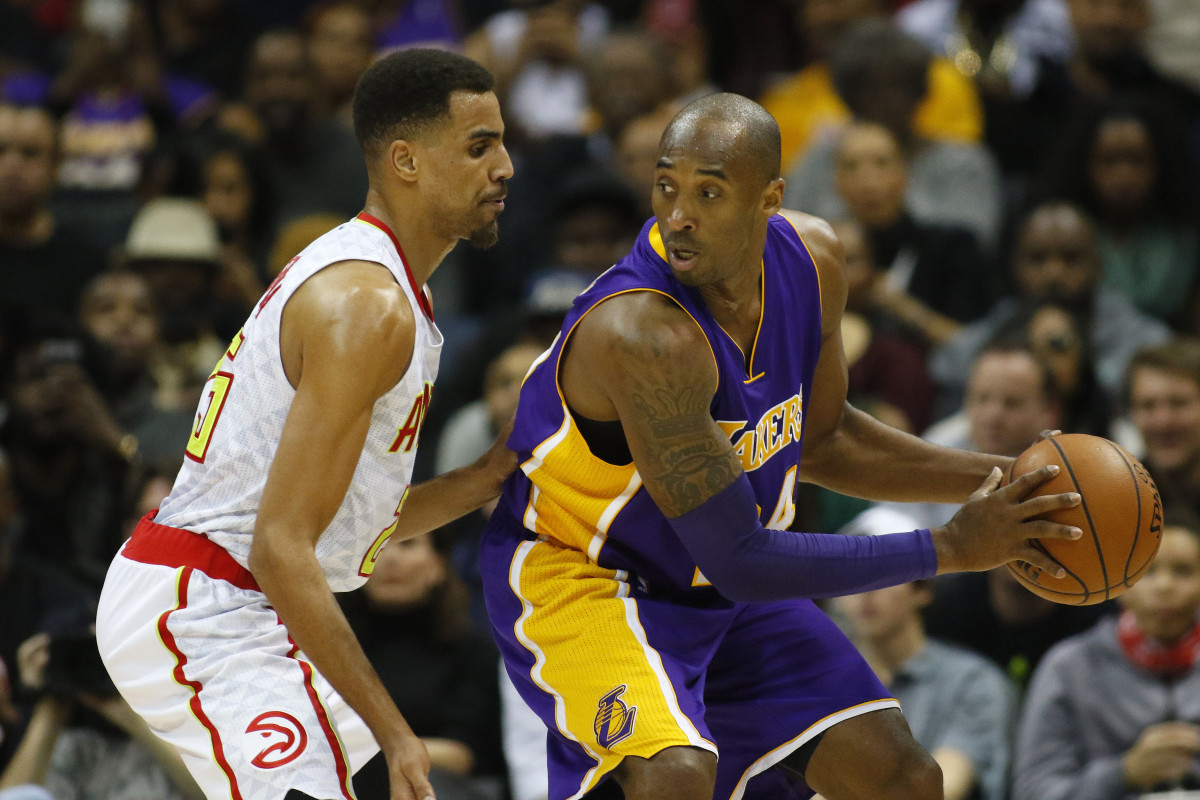 Atlanta Hawks guard Thabo Sefolosha (25) defends Los Angeles Lakers forward Kobe Bryant (24) in the third quarter at Philips Arena. The Hawks defeated the Lakers 100-87