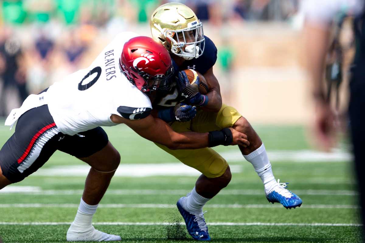 Cincinnati Bearcats linebacker Darrian Beavers (0) tackles Notre Dame Fighting Irish running back Kyren Williams (23) in the first half of the NCAA football game between the Cincinnati Bearcats and the Notre Dame Fighting Irish on Saturday, Oct. 2, 2021, at Notre Dame Stadium in South Bend, Ind. Cincinnati Bearcats At Notre Dame Fighting Irish 178