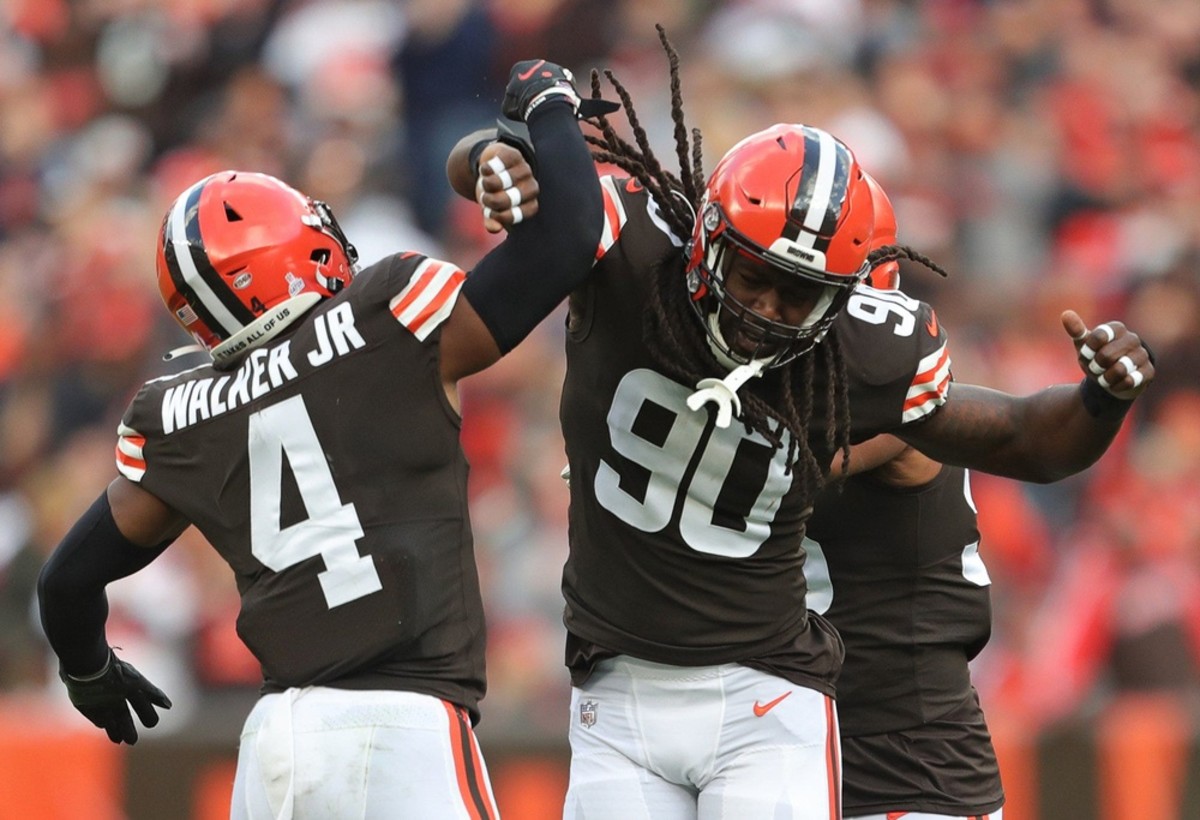 Cleveland Browns defensive end Jadeveon Clowney (90) celebrates with Cleveland Browns middle linebacker Anthony Walker (4) after sacking Arizona Cardinals quarterback Kyler Murray (1) during the first half of an NFL football game at FirstEnergy Stadium, Sunday, Oct. 17, 2021, in Cleveland, Ohio. [Jeff Lange/Beacon Journal] Browns 3