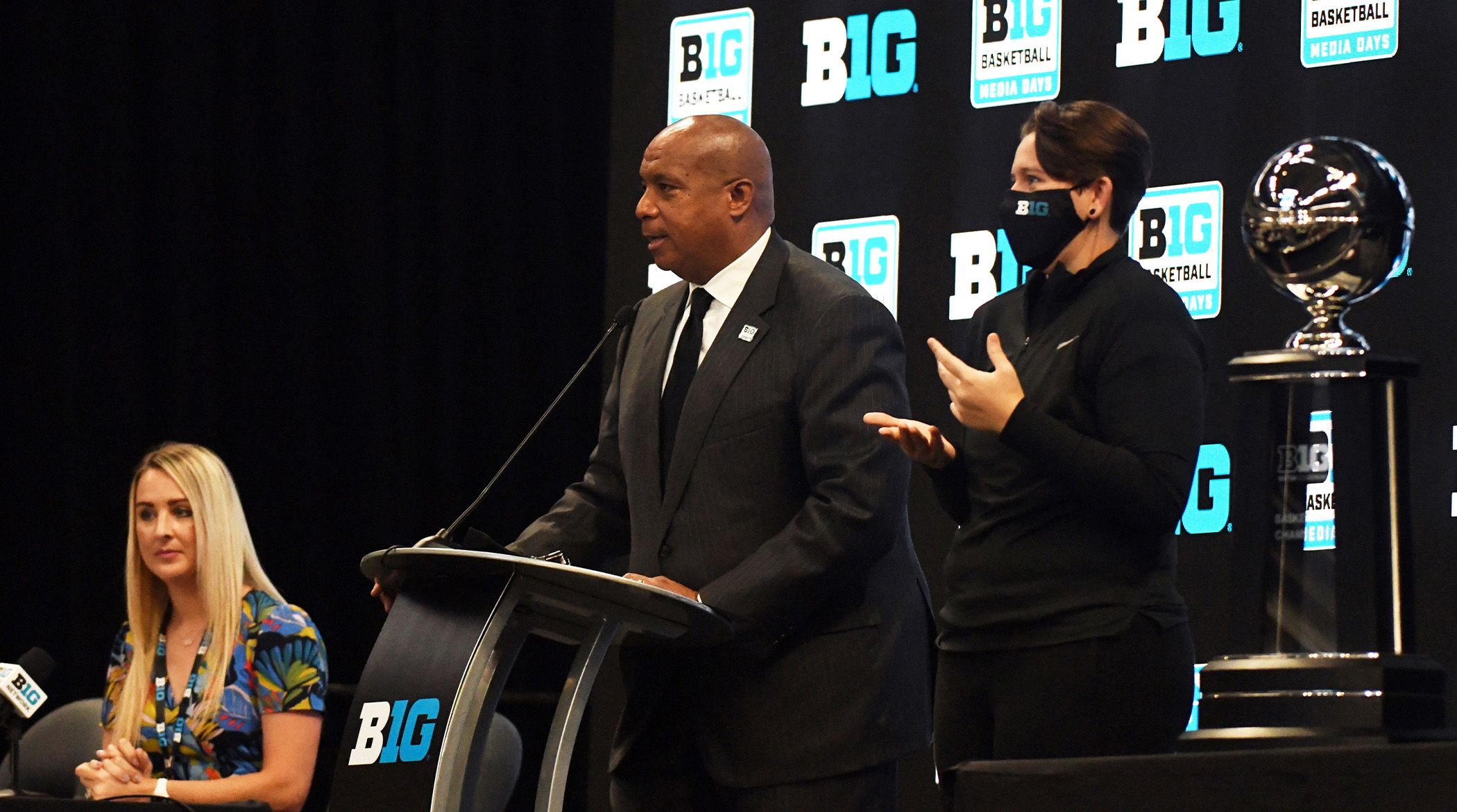 CFP Expansion: Big Ten commissioner weighs in on automatic qualifiers - Vimarsana News