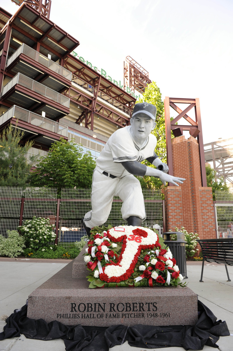 Statue of 1950 "Whiz Kid" and Hall of Famer Robin Roberts outside of Citizens Bank Park