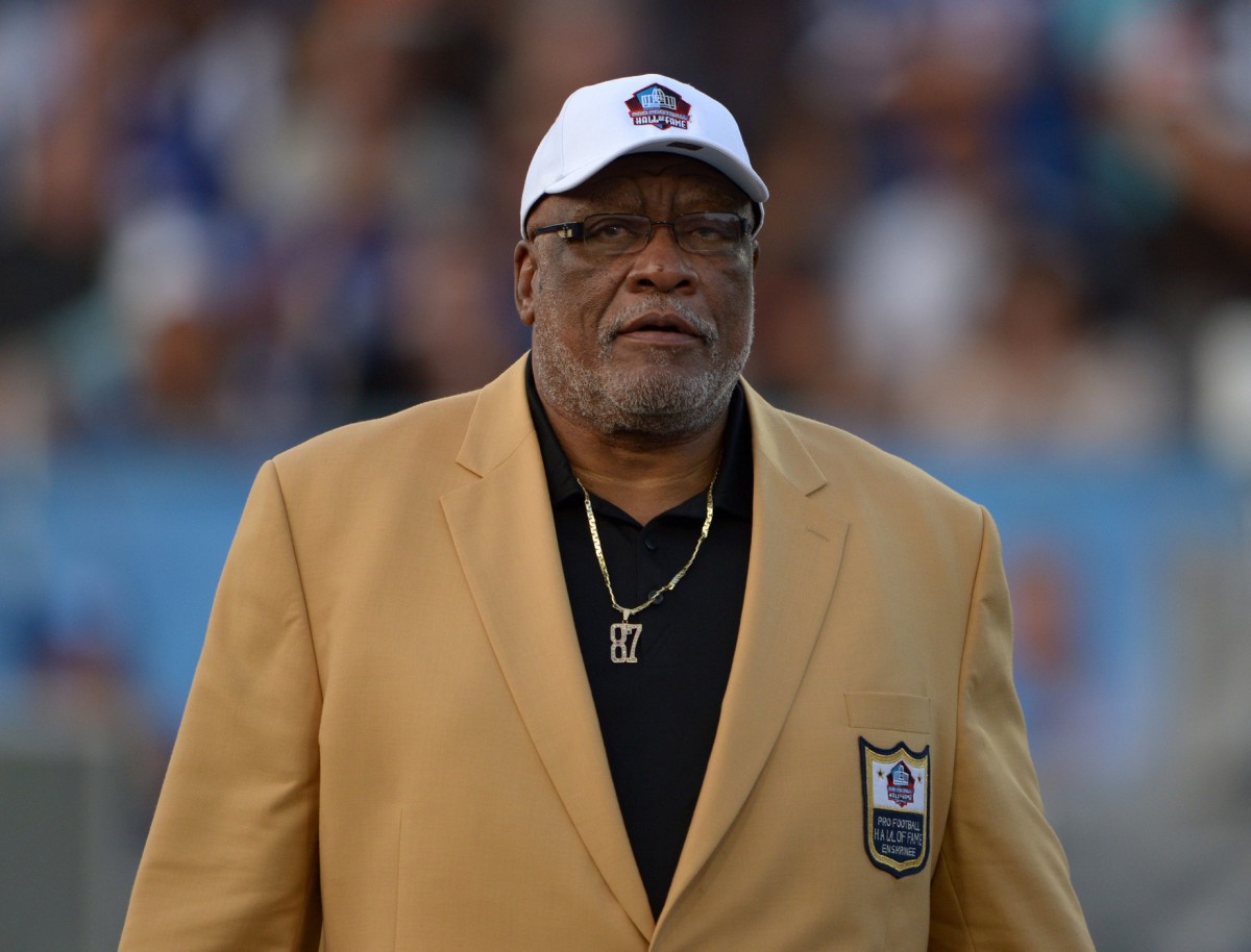 Claude Humphrey gets enshrined in Pro Football Hall of Fame