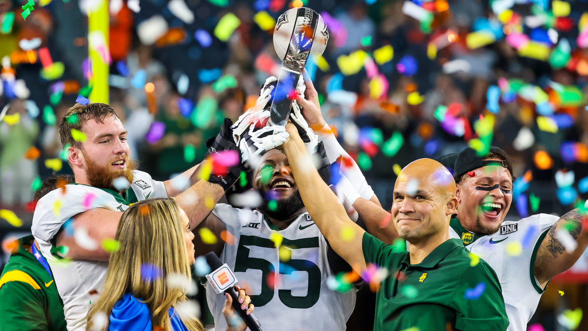 Baylor coach Dave Aranda and his players lift the Big 12 trophy