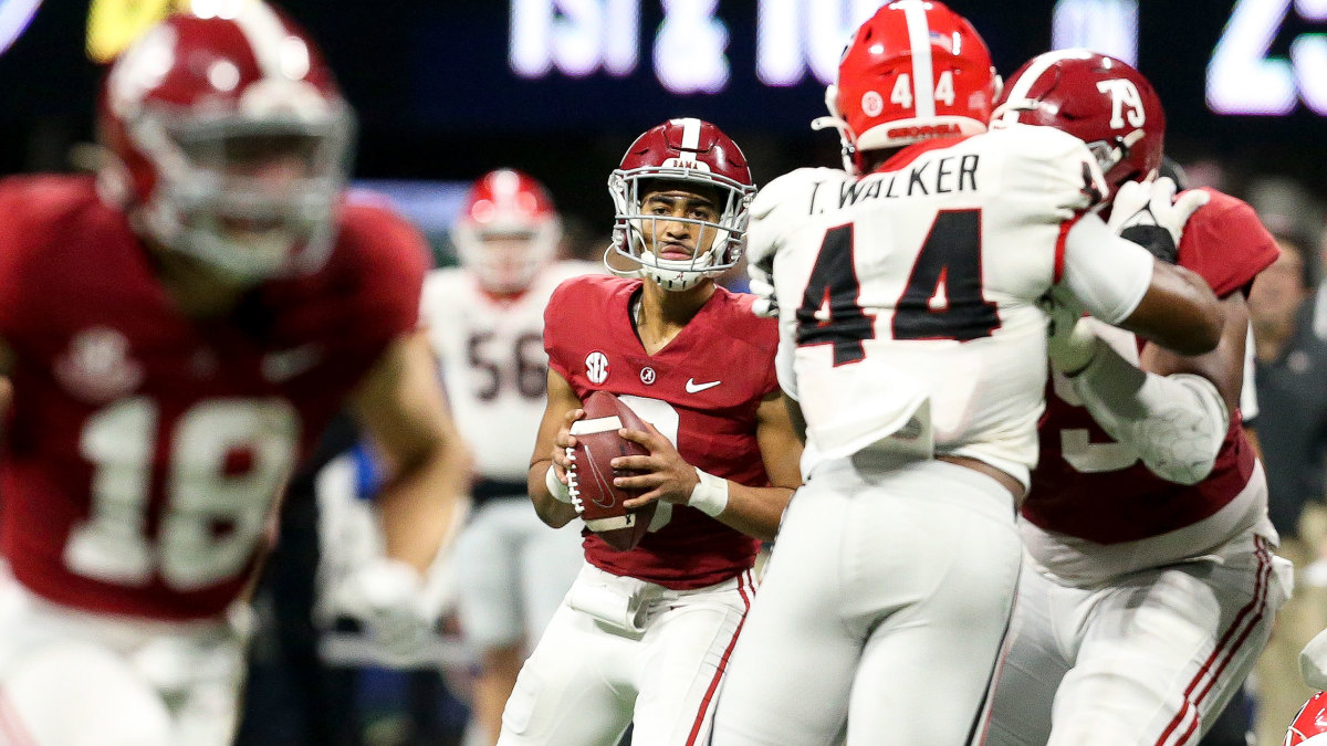 Alabama's offensive line blocks against Georgia