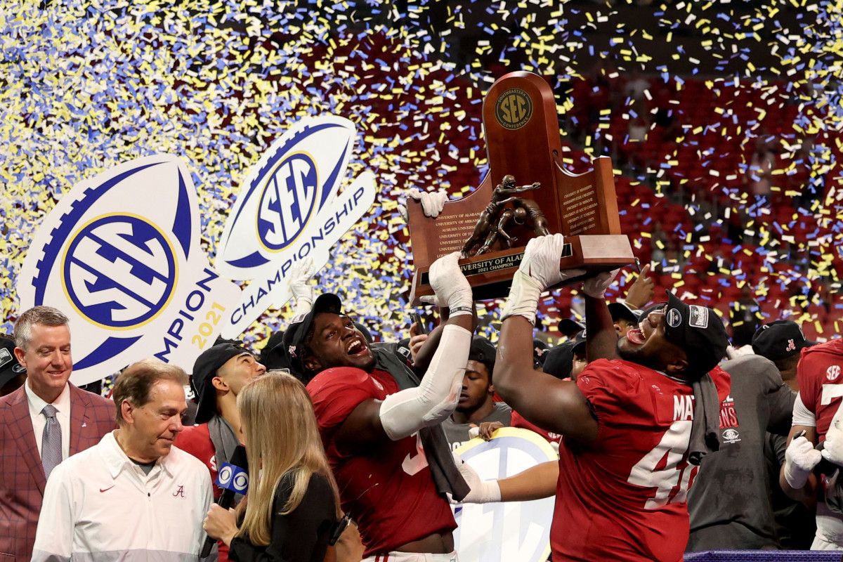 Georgia Football Drops in the AP Poll For the First Time All Season - Sports Illustrated Georgia Bulldogs News, Analysis and More - Vimarsana News