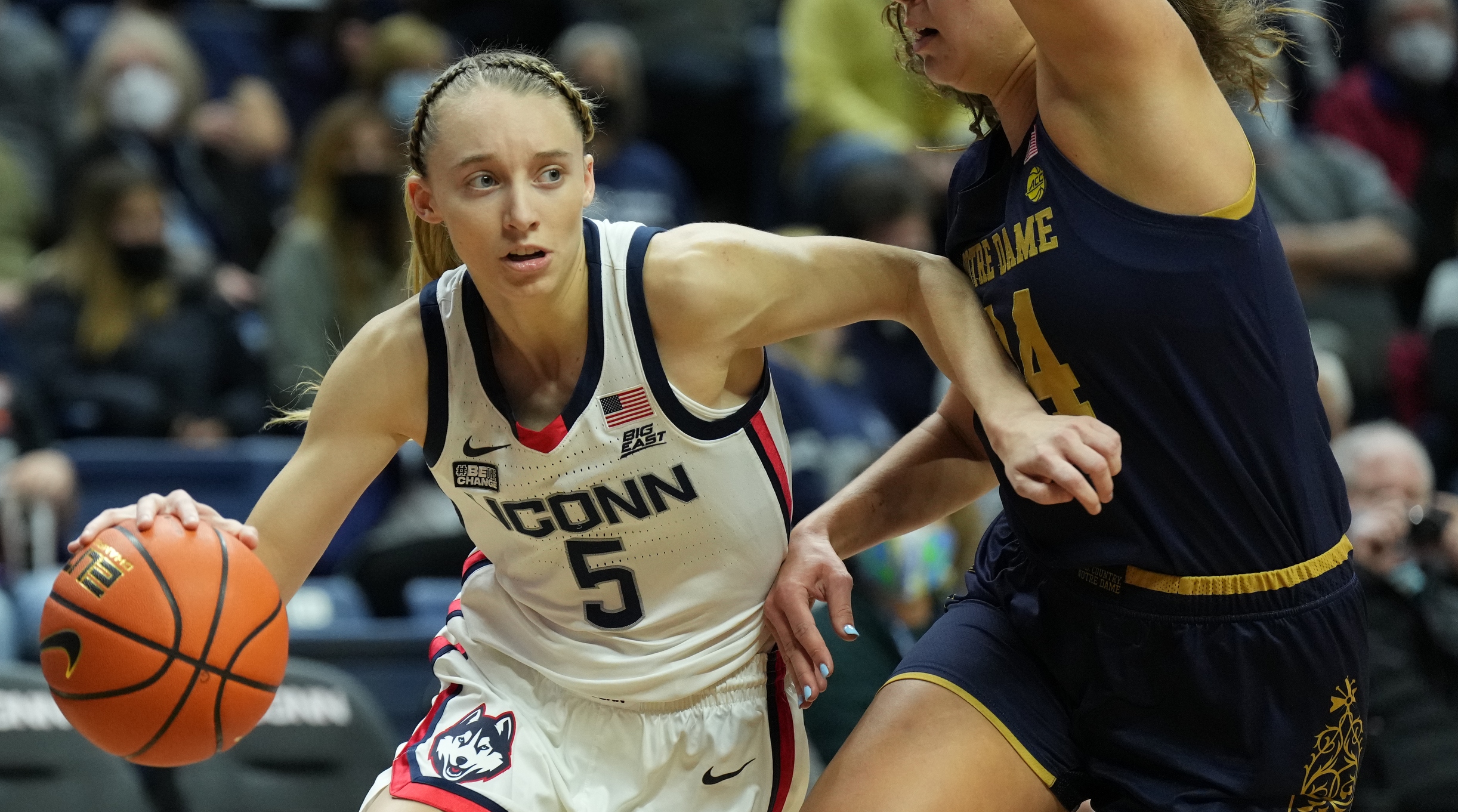paige bueckers injury uconn star helped off court toward end of win vs nd sports illustrated