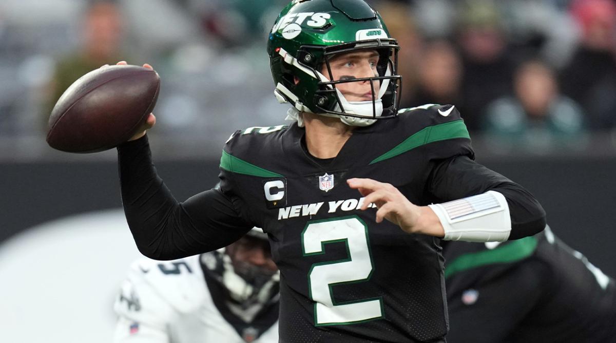 New York Jets quarterback Zach Wilson (2) throws the ball in the second half. The Eagles defeat the Jets, 33-18, at MetLife Stadium on Sunday, Dec. 5, 2021, in East Rutherford. Nyj Vs Phi