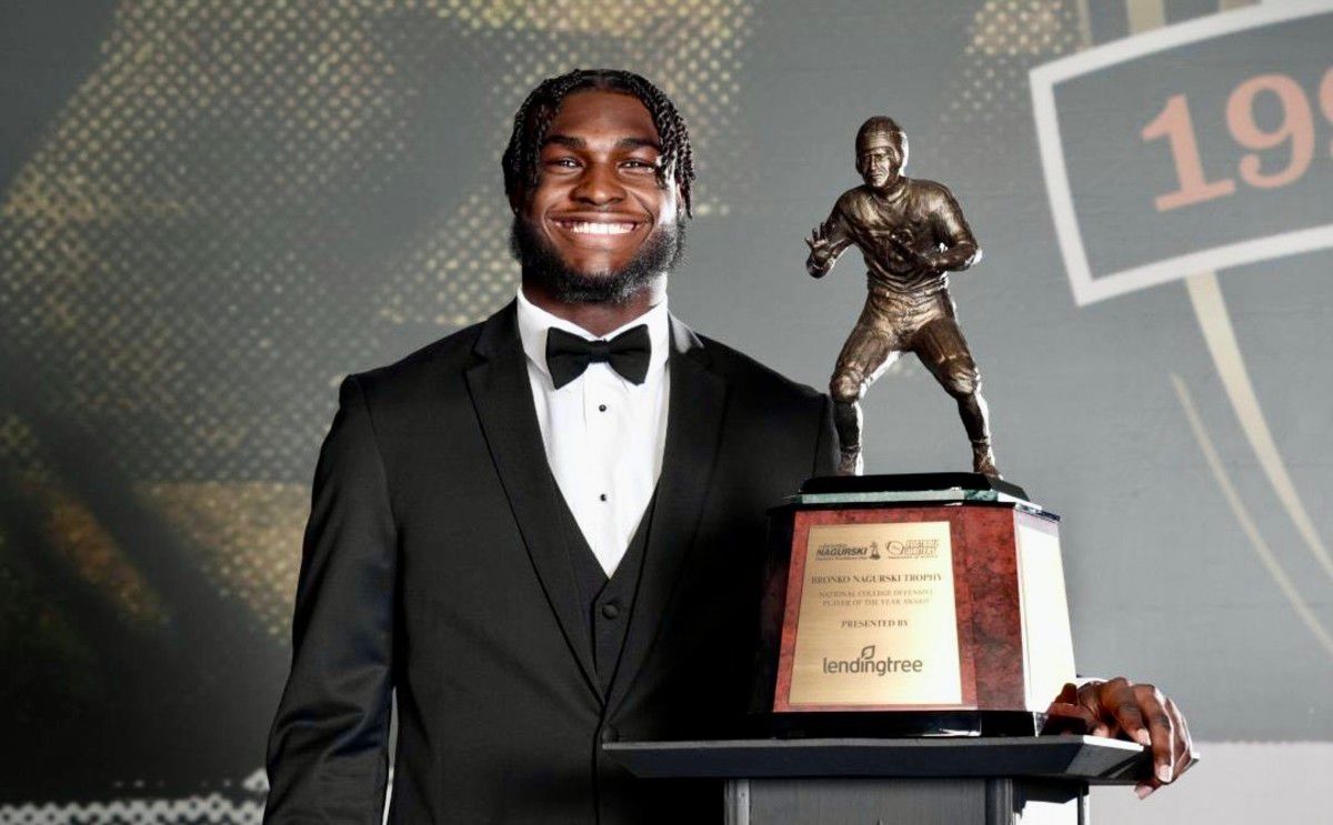 Will Anderson Jr. Wins Bronko Nagurski Trophy