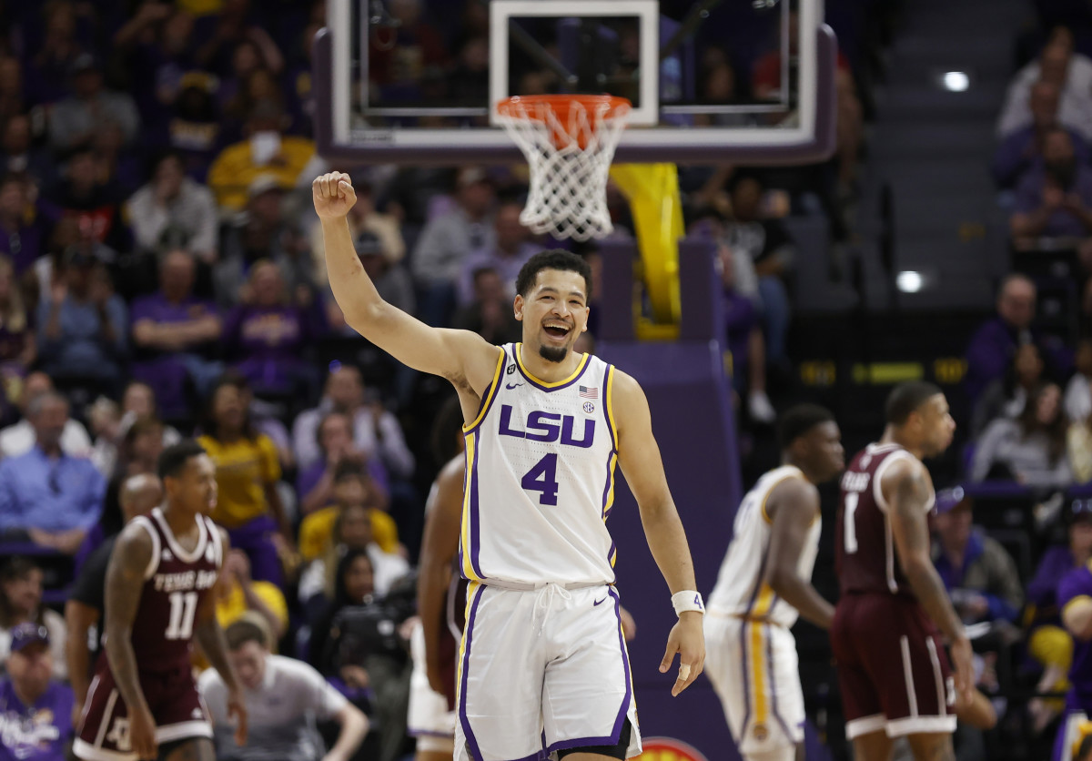 LSU Tigers guard Skylar Mays (4) reacts to a play in the final minute against Texas A&M Aggies during the second half at Maravich Assembly Center.